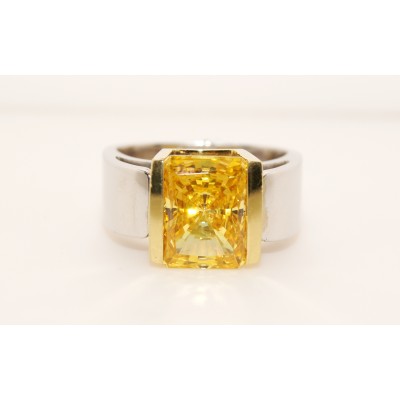 18K two tone Gold Topaz Ring