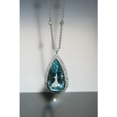 18 Karat white gild Diamond and Aquamarine necklace