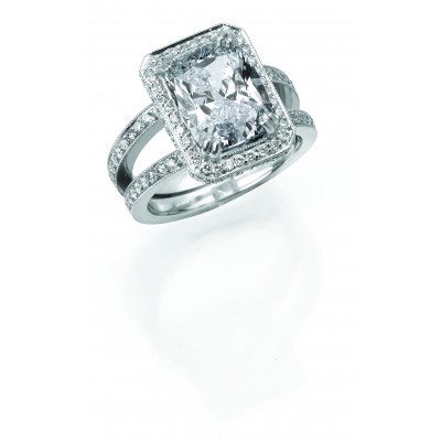 18K White Gold Diamond Engagement Ring