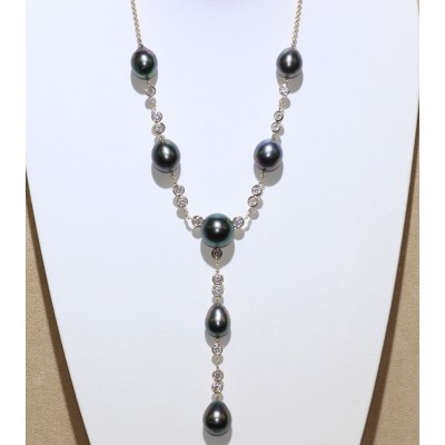 18 karat Pearl and Diamond necklace