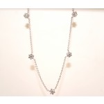 18 Karat White Gold Flower Motif Diamond Necklace