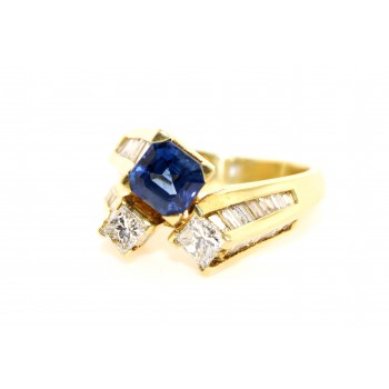 18K Yellow Gold Diamond and Sapphire Ring